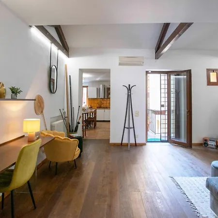 Panoramic View 公寓 *